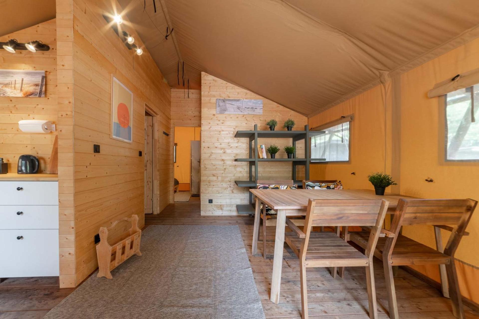 Camp Bursztynowy Las กดัญสก์ ภายนอก รูปภาพ
